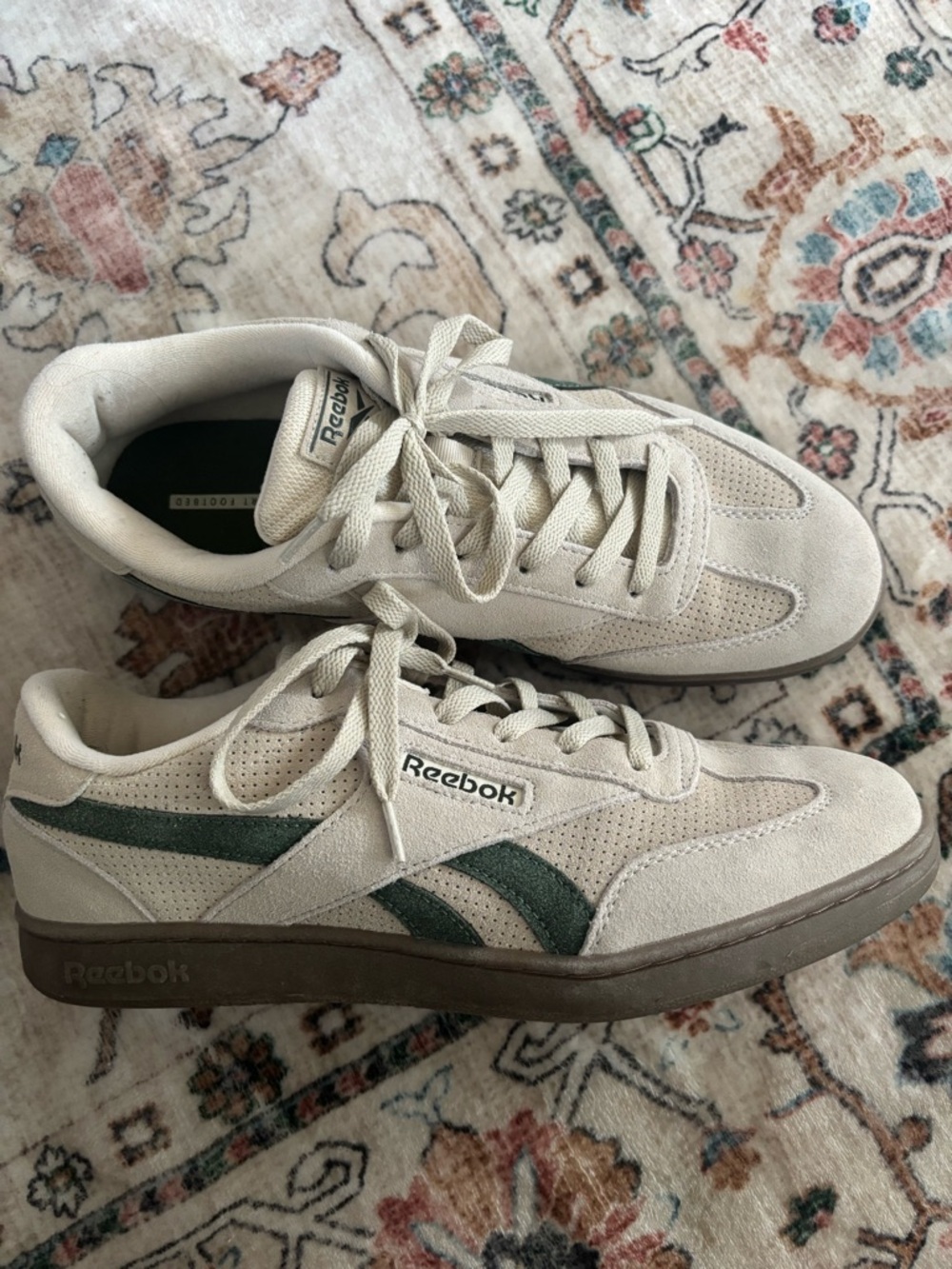 Reebok Men’s Low-Top Sneakers in Off-White with Green Stripe